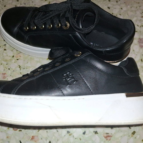 Tommy Hilfiger shoes size 39 like new, black