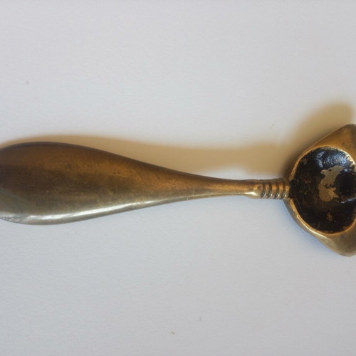 Vintage brass bone shoehorn with cat design, 17 cm