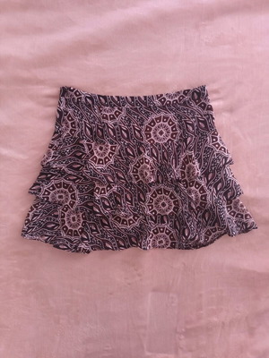 Skirt with ruffles and zipper like new, size S