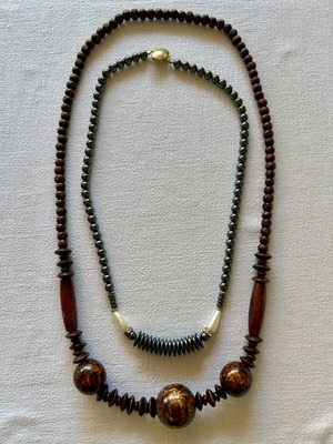 Set of 2 necklaces used, one with black pearls and one brown horn