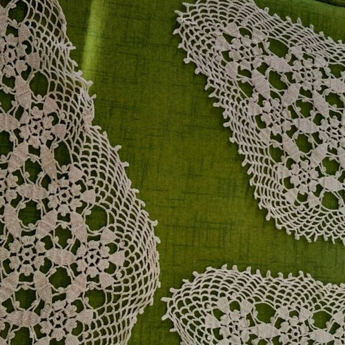 Vintage crochet doily set like new, 4 pieces diamond shape