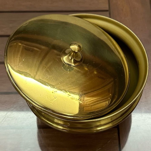 Vintage brass round fondue pot with lid like new