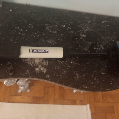 Michelin bicycle pump like new with dual outlet