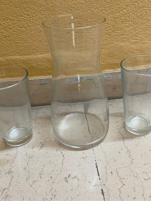 Carafe with two glasses like new