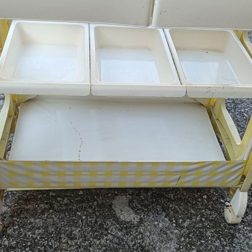 Changing table and baby bath used with many storage pockets