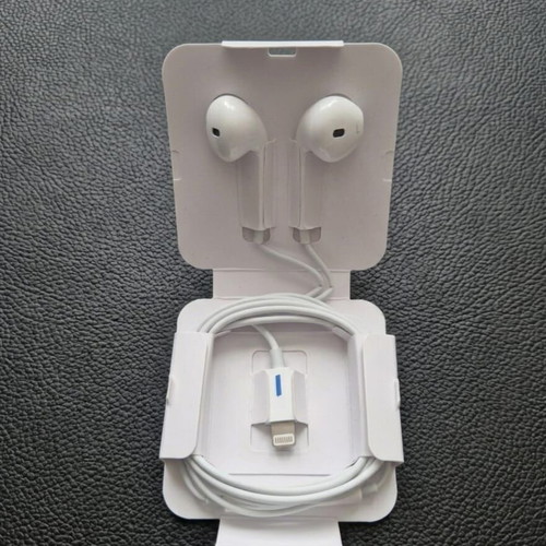 Wired Earphones with Lightning Connector new, white