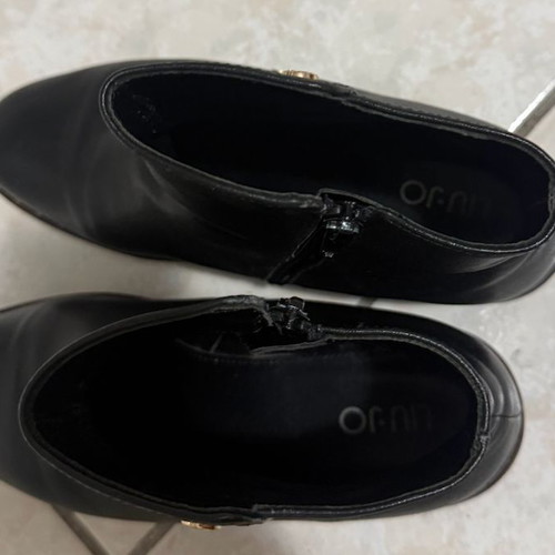Black ankle boots size 38 with gold details, like new