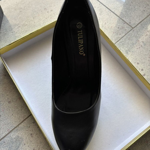 Tulipano black pumps size 40, slightly used