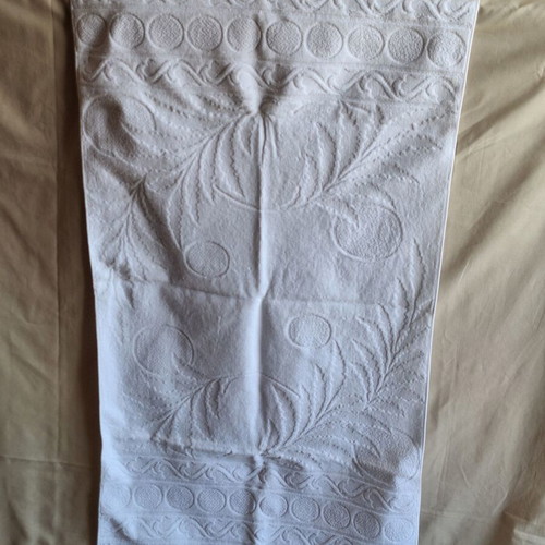 Vintage cotton embossed jacquard face towel set with handmade crochet lace