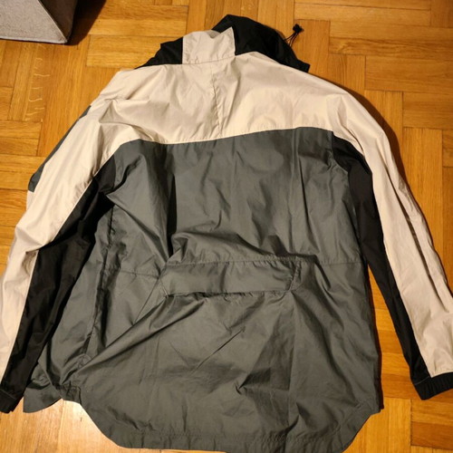 nike αντιανεμικό αδιάβροχο μπουφάν ανδρικό medium που γίνεται τσαντακι