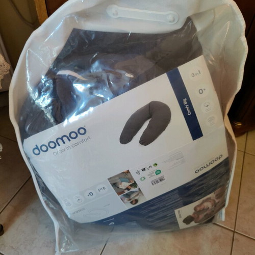 Doomoo Comfy Big Pregnancy and Nursing Pillow like new