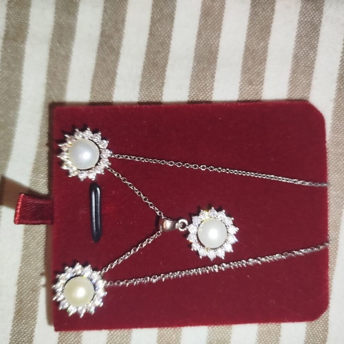 En Chriso jewelry set new, silver necklace and earrings