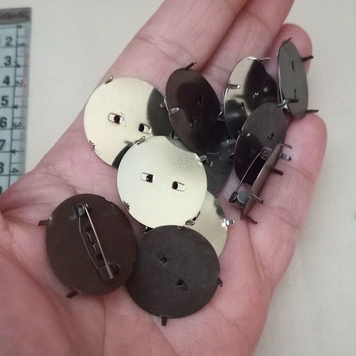 Metal pin bases like new, pack of 20 pieces, bronze and silver