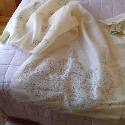 Tsevrede table linens new with lace and half-embroidered designs