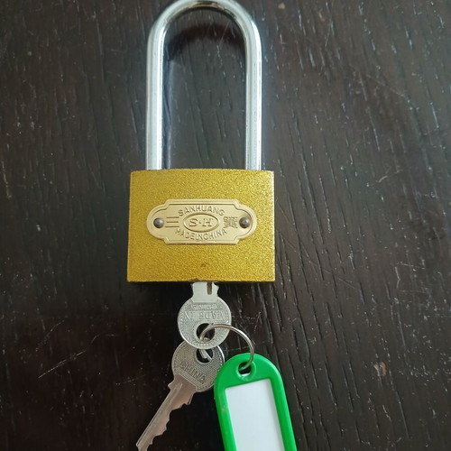 Security padlock like new with two keys
