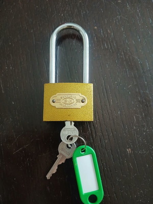 Security padlock like new with two keys