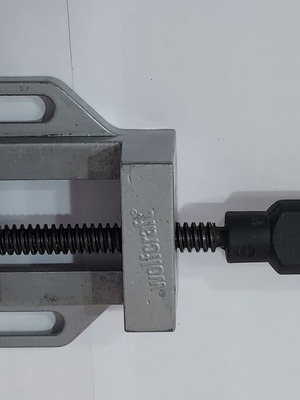 Bench Vise vertical used, 11cm x 13cm body dimensions