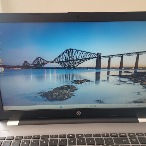 HP 250 G6 laptop 15.6 inch, i5 7200, 8GB DDR4, 240GB SSD, R5 330 graphics