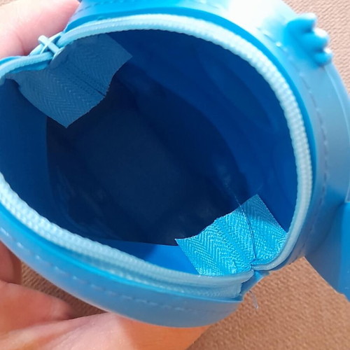Stitch silicone bag with adjustable strap new