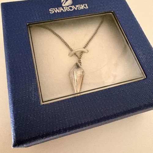 Swarovski necklace like new with box, silver color