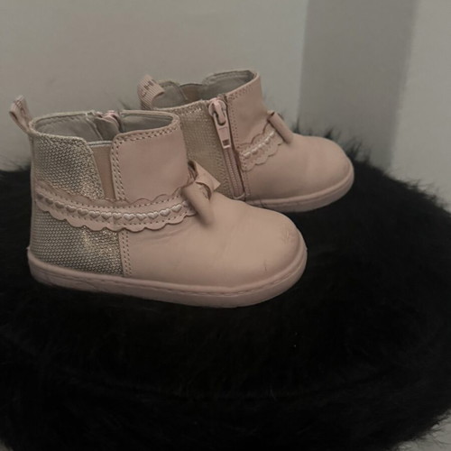 Chicco baby boots size 21 used, pink