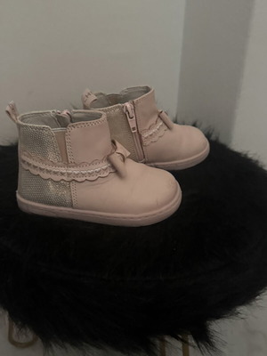 Chicco baby boots size 21 used, pink