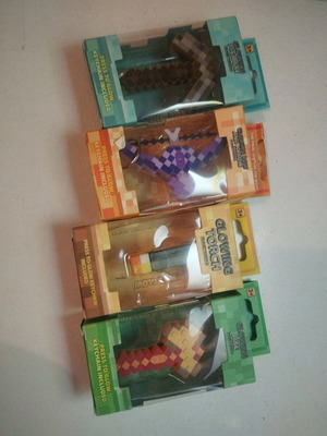 Minecraft keychains like new, set of 4 with box
