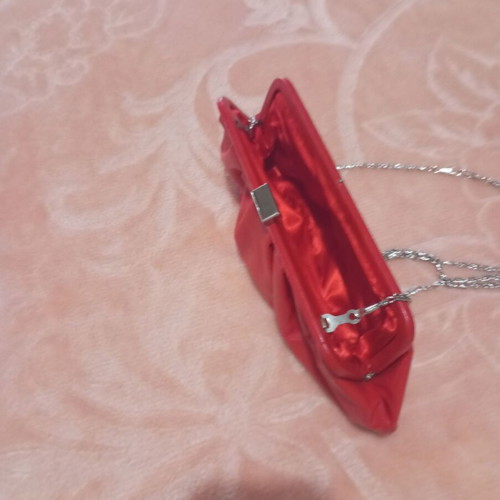 Handbag like new, red timeless design