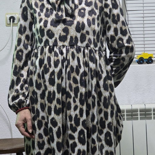 Shiny leopard print dress like new, size L, black and beige