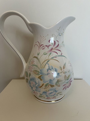 Fiorentina porcelain jug like new with floral design