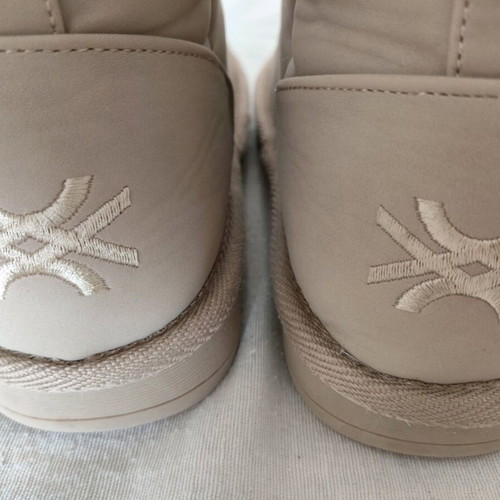 Benetton girls boots beige size 34 like new