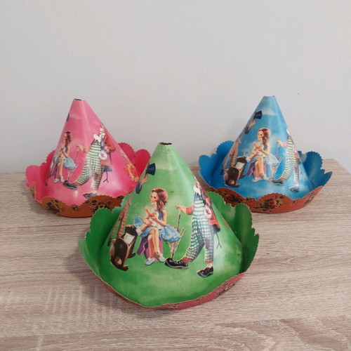 Pierrot paper hats 1970 like new, pack