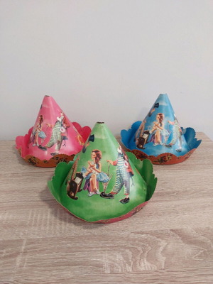 Pierrot paper hats 1970 like new, pack