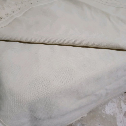 Blanket throw like new, 240×220 cm, beige with embossed pattern