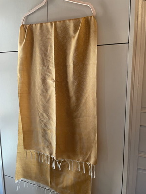 Pashmina scarf like new, beige with unique patterns