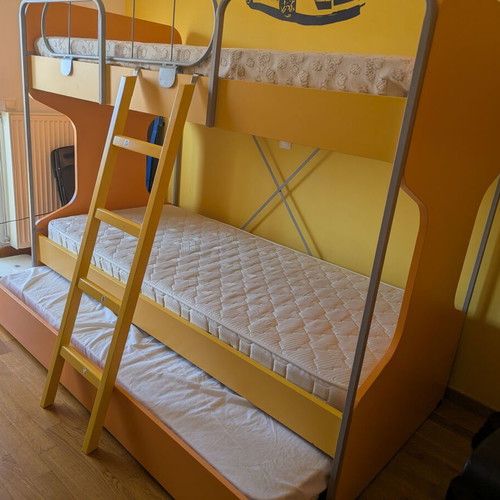 Modeco Top children's bunk bed with 3 beds and mattresses like new