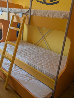 Modeco Top children's bunk bed with 3 beds and mattresses like new