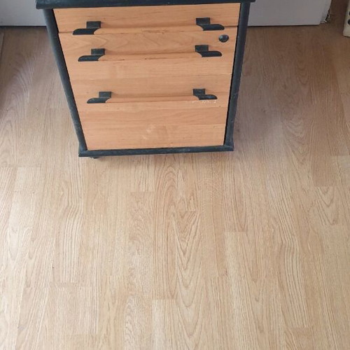 IKEA drawer unit with wheels and lock like new