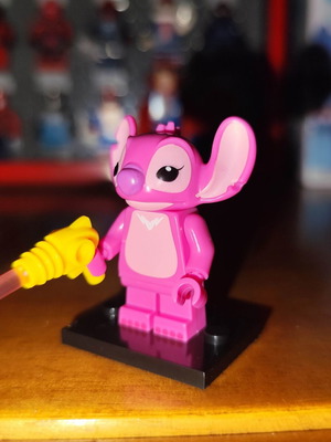 Φιγούρα Angel σαν καινούργιο με βάση και plasma blaster από Lilo & Stitch