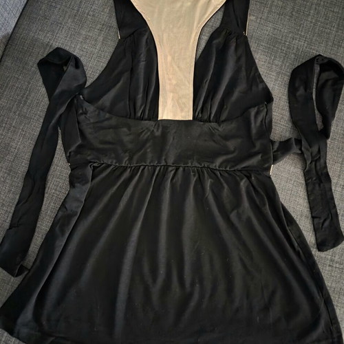 Le Vertige black top with gold, like new