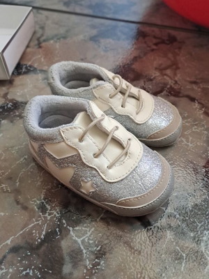 Baby shoes size 19 like new