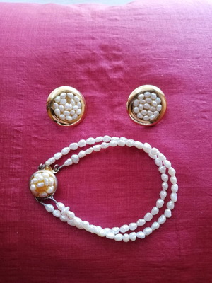 Vintage bracelet and earrings set with pearls used