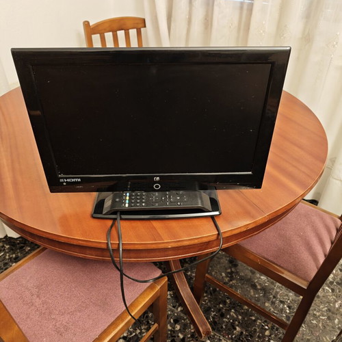 FJ TV 24 inch used with HDMI port and remote control