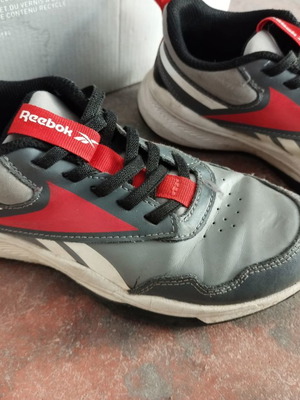 Αθλητικά παπούτσια Reebok μεταχειρισμένα, νούμερο 32, γκρι