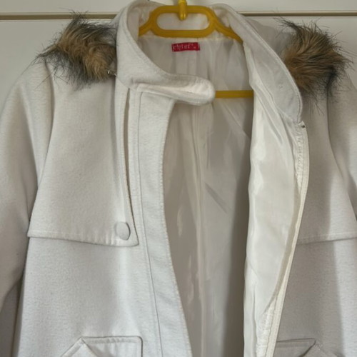 Chief girls' white coat with zipper and detachable hood like new