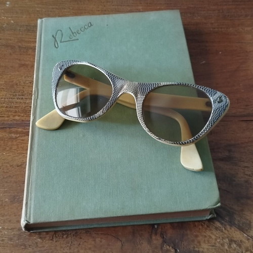 Vintage Cat-Eye Sunglasses used with Snakeskin Texture Frame