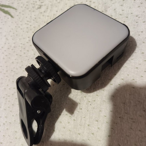 Clip-on LED Video Light for Phone, Laptop or Photocamera like new