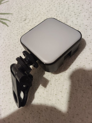 Clip-on LED Video Light for Phone, Laptop or Photocamera like new