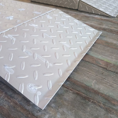 Car Ramps new, 70x40 cm, durable steel with anti-slip surface