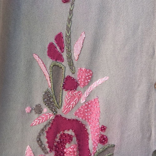 Embroidered viscose cardigan in excellent condition, size M